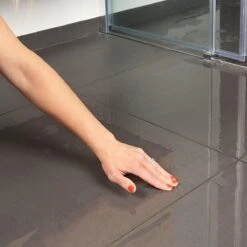 Secucare Anti Slip Spray 100ml - Antislip Voor Tegelvloeren -Schoonmaakmiddelen 1200x1200 145