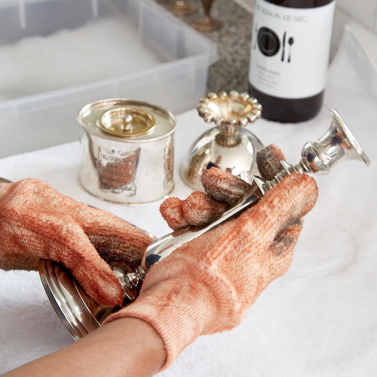 Hagerty Silver Gloves - Geïmpregneerde Handschoenen Voor Het Reinigen Van Zilver En Verzilverde Items 4 Hagerty Silver Gloves - Geïmpregneerde Handschoenen Voor Het Reinigen Van Zilver En Verzilverde Items - Afbeelding 2