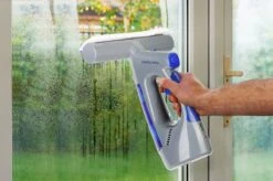 Swiss Pro+ Ruitenreiniger 3 In 1 WV 2 Blue Edition Window Vac - Ca. 120 M² - Waterzuiger - Incl. Smalle Zuigmond - Oplaadbaar - Raamwisser - Streeploos - Clicksystem - 2 Microvezeldoekjes - Met Sprayfunctie - Low Noise - Hepafilter 14 Swiss Pro+ Ruitenreiniger 3 In 1 WV 2 Blue Edition Window Vac - Ca. 120 M² - Waterzuiger - Incl. Smalle Zuigmond - Oplaadbaar - Raamwisser - Streeploos - Clicksystem - 2 Microvezeldoekjes - Met Sprayfunctie - Low Noise - Hepafilter -Schoonmaakmiddelen 1200x799 1