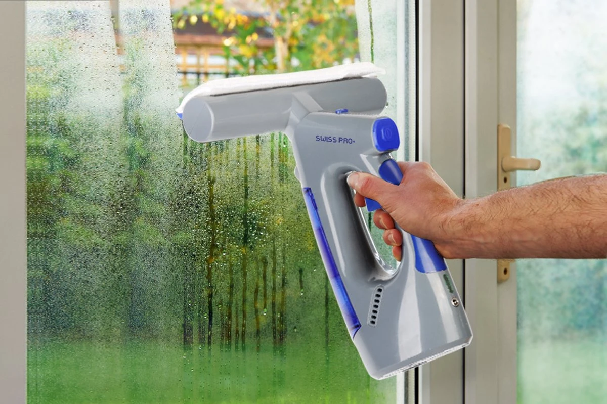 Swiss Pro+ Ruitenreiniger 3 In 1 WV 2 Blue Edition Window Vac - Ca. 120 M² - Waterzuiger - Incl. Smalle Zuigmond - Oplaadbaar - Raamwisser - Streeploos - Clicksystem - 2 Microvezeldoekjes - Met Sprayfunctie - Low Noise - Hepafilter 6 Swiss Pro+ Ruitenreiniger 3 In 1 WV 2 Blue Edition Window Vac - Ca. 120 M² - Waterzuiger - Incl. Smalle Zuigmond - Oplaadbaar - Raamwisser - Streeploos - Clicksystem - 2 Microvezeldoekjes - Met Sprayfunctie - Low Noise - Hepafilter - Afbeelding 4