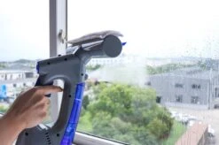 Swiss Pro+ Ruitenreiniger 3 In 1 WV 2 Blue Edition Window Vac - Ca. 120 M² - Waterzuiger - Incl. Smalle Zuigmond - Oplaadbaar - Raamwisser - Streeploos - Clicksystem - 2 Microvezeldoekjes - Met Sprayfunctie - Low Noise - Hepafilter 18 Swiss Pro+ Ruitenreiniger 3 In 1 WV 2 Blue Edition Window Vac - Ca. 120 M² - Waterzuiger - Incl. Smalle Zuigmond - Oplaadbaar - Raamwisser - Streeploos - Clicksystem - 2 Microvezeldoekjes - Met Sprayfunctie - Low Noise - Hepafilter -Schoonmaakmiddelen 1200x799 2