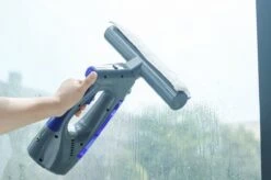 Swiss Pro+ Ruitenreiniger 3 In 1 WV 2 Blue Edition Window Vac - Ca. 120 M² - Waterzuiger - Incl. Smalle Zuigmond - Oplaadbaar - Raamwisser - Streeploos - Clicksystem - 2 Microvezeldoekjes - Met Sprayfunctie - Low Noise - Hepafilter 13 Swiss Pro+ Ruitenreiniger 3 In 1 WV 2 Blue Edition Window Vac - Ca. 120 M² - Waterzuiger - Incl. Smalle Zuigmond - Oplaadbaar - Raamwisser - Streeploos - Clicksystem - 2 Microvezeldoekjes - Met Sprayfunctie - Low Noise - Hepafilter -Schoonmaakmiddelen 1200x799