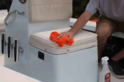 303® Multi-Surface Cleaner - 946 Ml | Veilig Voor Alle Soorten Bekleding En Vinyl. Vlekken Verdwijnen Binnen Enkele Minuten En Verkleurde Oppervlakken Komen Weer Tot Leven. -Schoonmaakmiddelen 1200x800 5