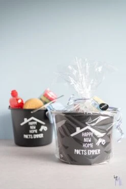 ByMi| Poetsemmer Happy New Home | Cadeautje Huis |Housewarming |Nieuwe Woning | Gepersonaliseerd -Schoonmaakmiddelen 801x1200